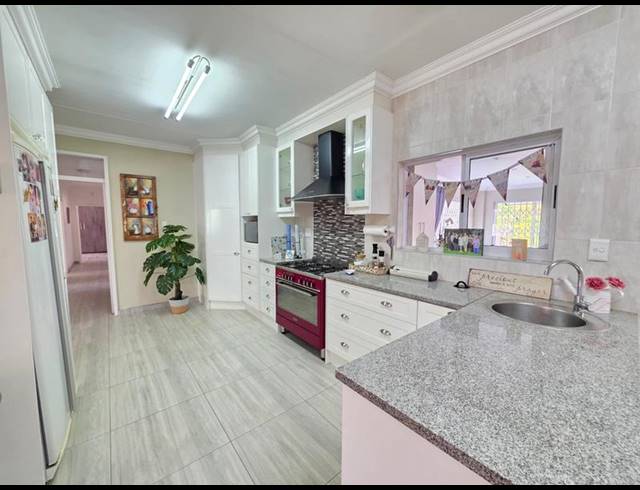 4 BEDROOM HOUSE FOR SALE IN GOLF PARK
